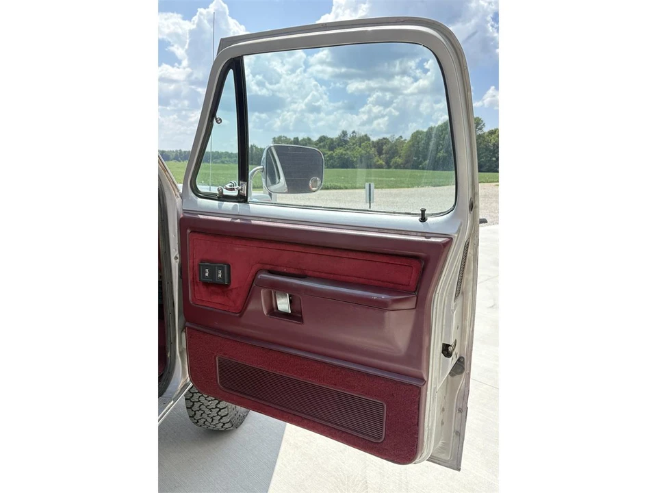 1990 Dodge Ram Van - Image 23 of 24