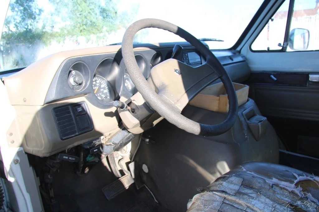 1990 Dodge Ram Van - Image 11 of 21