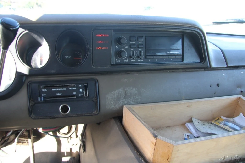1990 Dodge Ram Van - Image 14 of 21