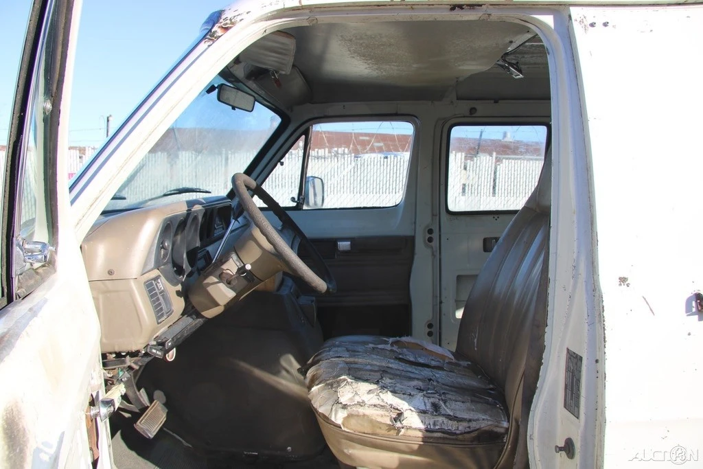 1990 Dodge Ram Van - Image 10 of 21