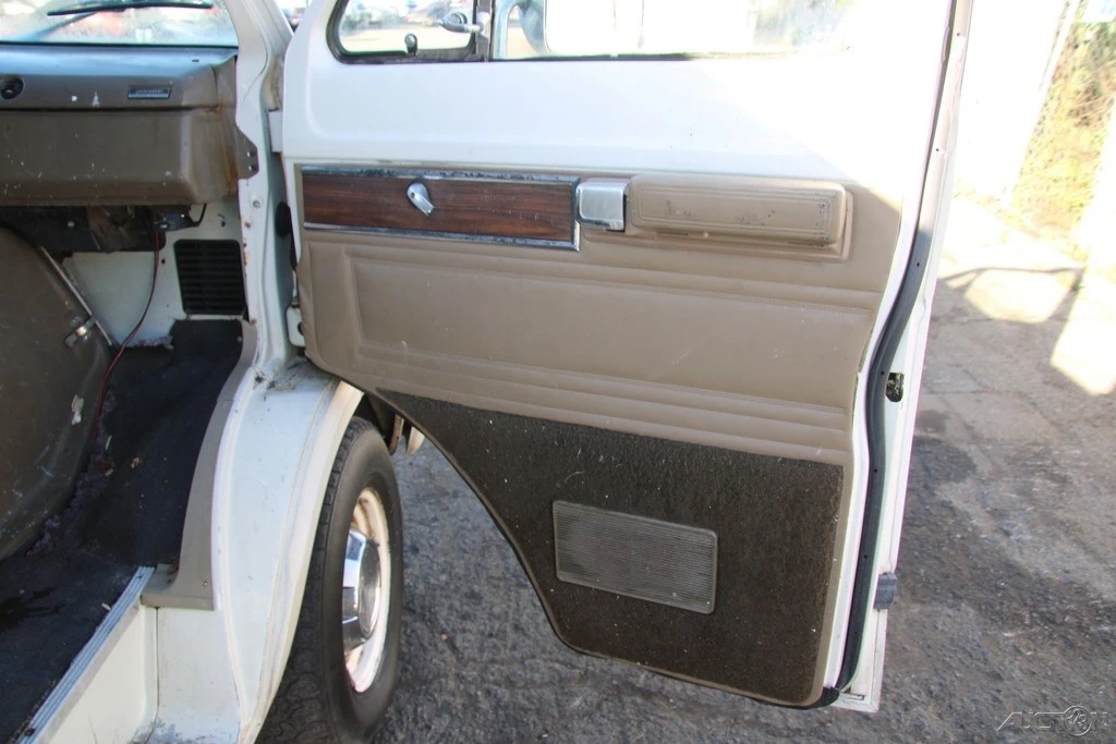 1990 Dodge Ram Van - Image 18 of 21