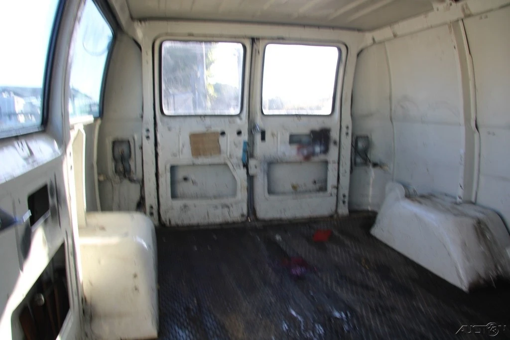 1990 Dodge Ram Van - Image 16 of 21