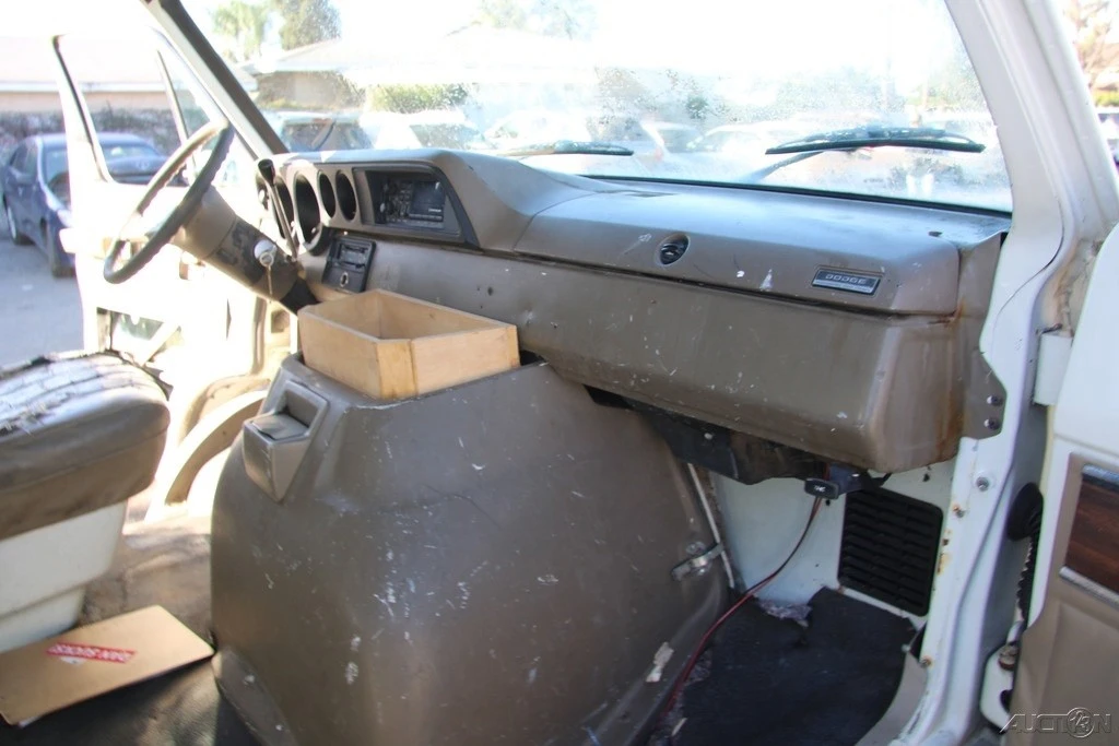 1990 Dodge Ram Van - Image 20 of 21