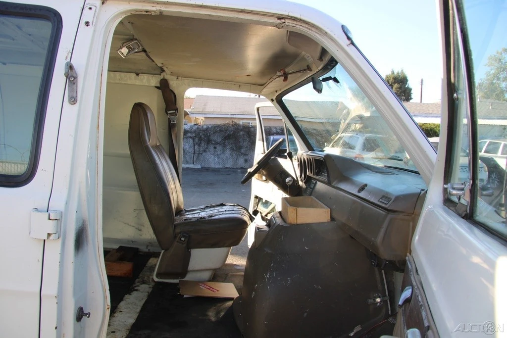 1990 Dodge Ram Van - Image 19 of 21