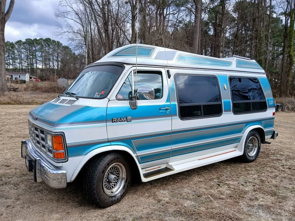 1990 Dodge Ram Van - Image 2 of 11