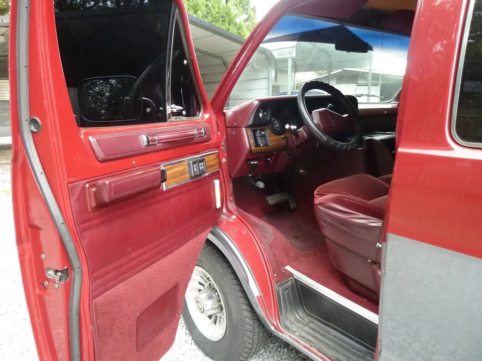 1990 Dodge Ram Van - Image 8 of 21
