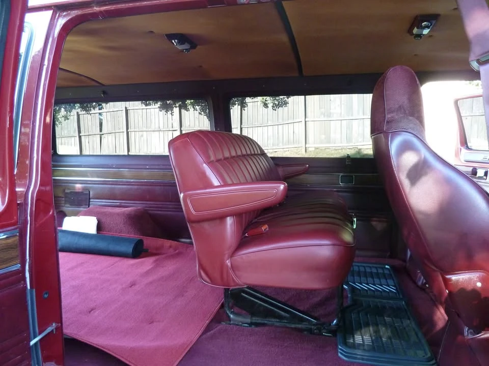 1990 Dodge Ram Van - Image 14 of 21