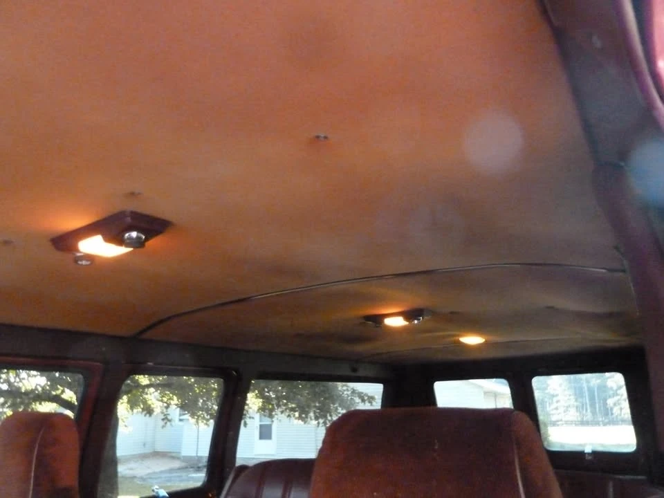 1990 Dodge Ram Van - Image 13 of 21