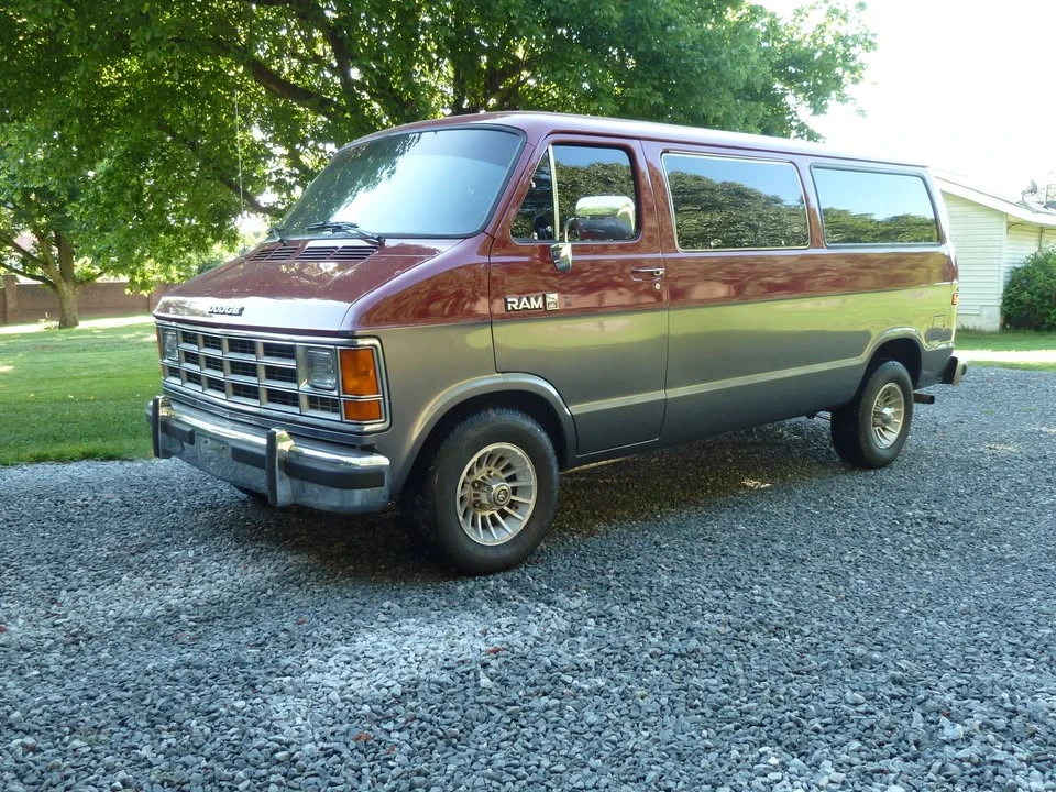 1990 Dodge Ram Van - Image 19 of 21