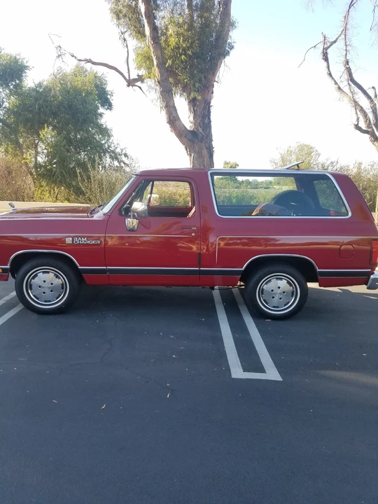 1990 Dodge Ramcharger - Image 6 of 31