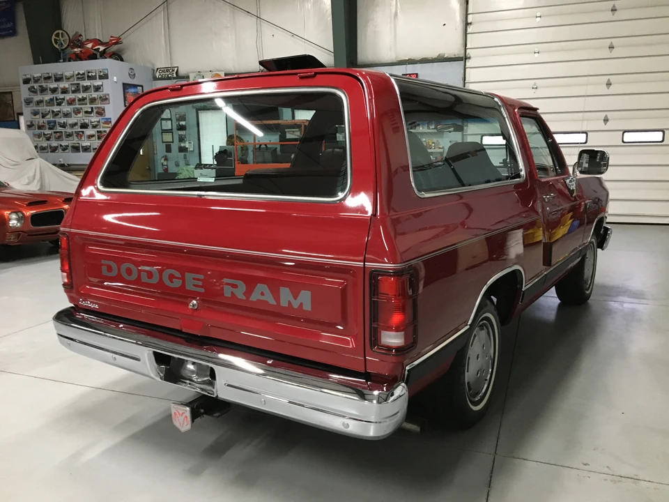 1990 Dodge Ramcharger - Image 21 of 31