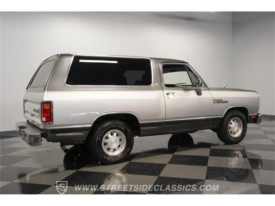 1990 Dodge Ramcharger - Image 11 of 31