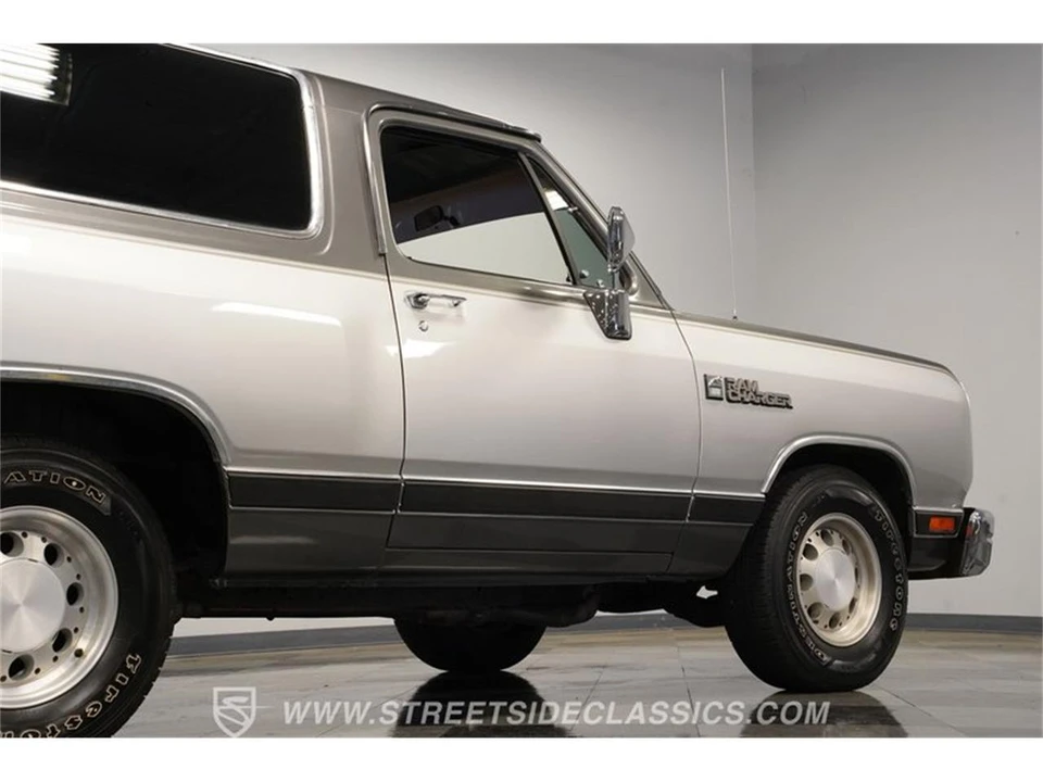 1990 Dodge Ramcharger - Image 26 of 31