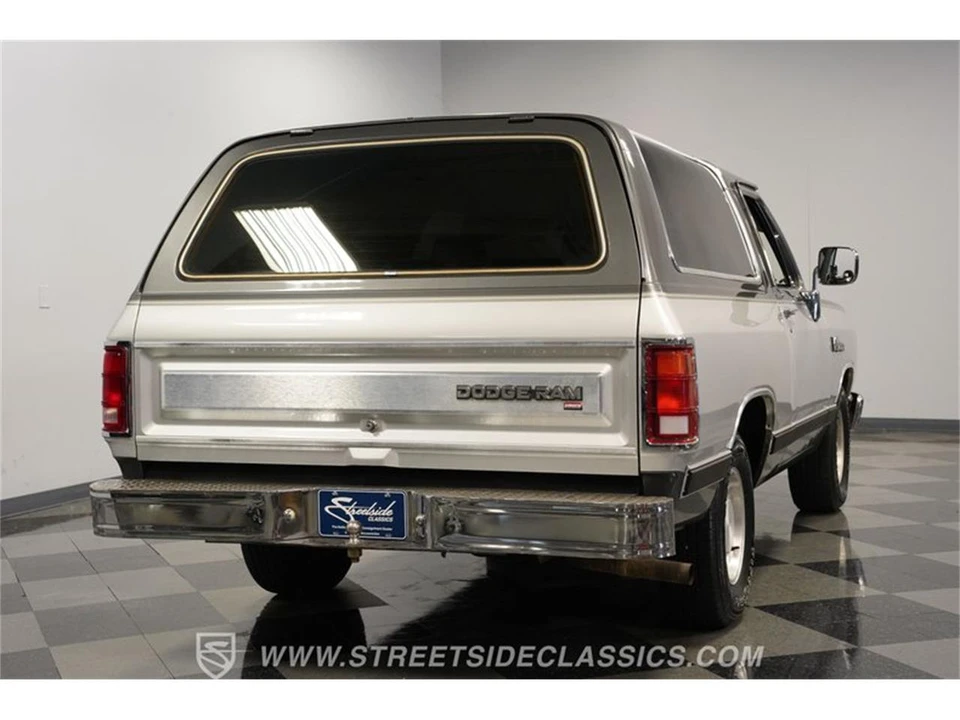 1990 Dodge Ramcharger - Image 9 of 31