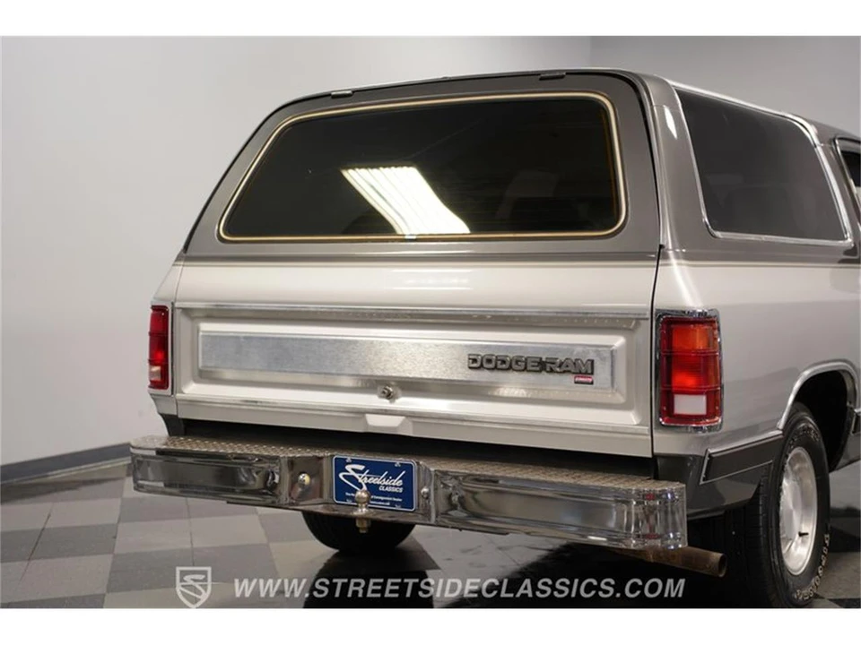 1990 Dodge Ramcharger - Image 24 of 31
