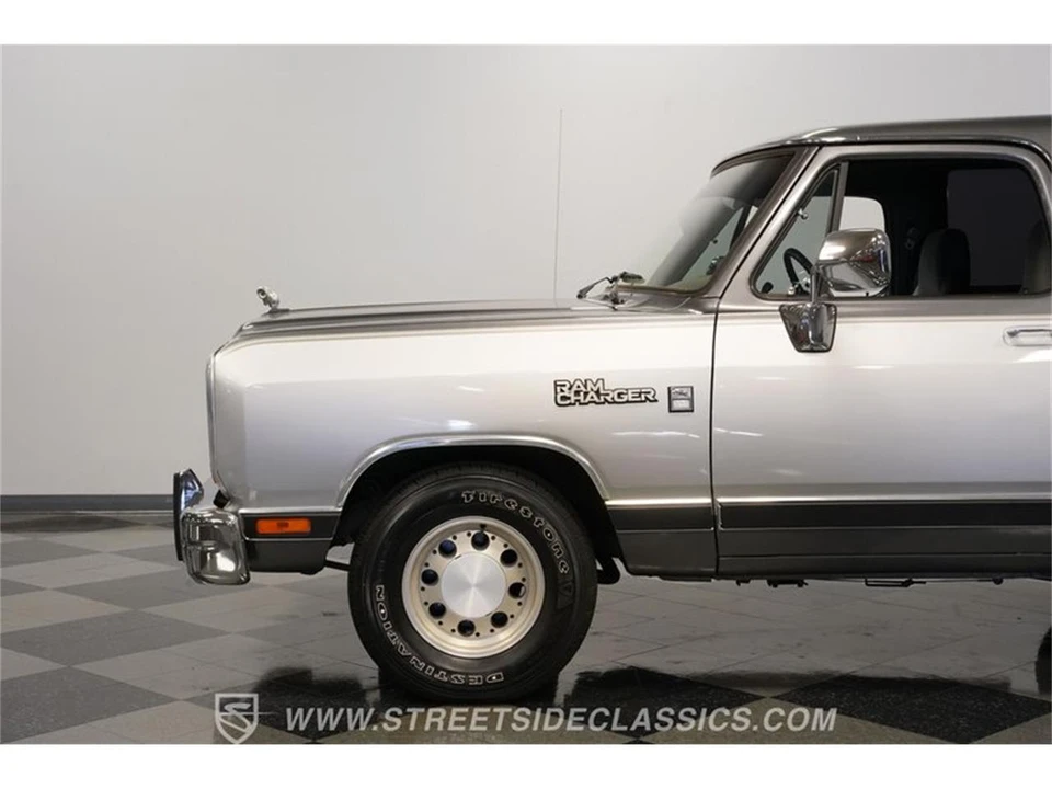 1990 Dodge Ramcharger - Image 21 of 31