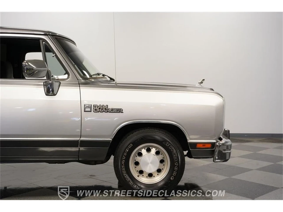 1990 Dodge Ramcharger - Image 28 of 31