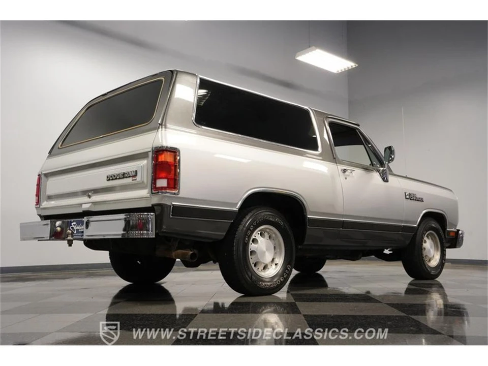 1990 Dodge Ramcharger - Image 25 of 31