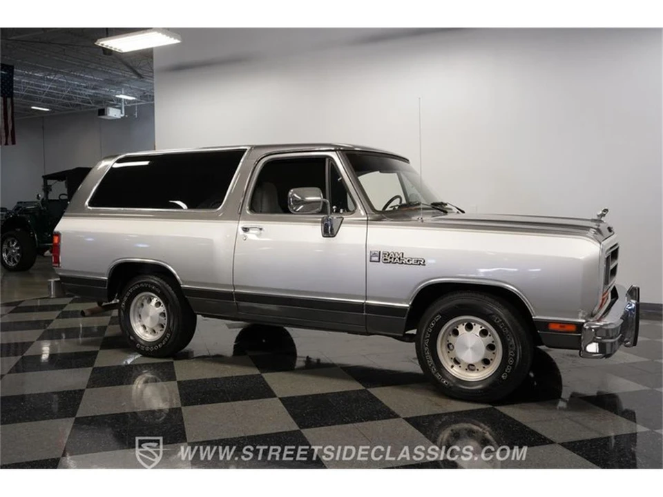 1990 Dodge Ramcharger - Image 13 of 31