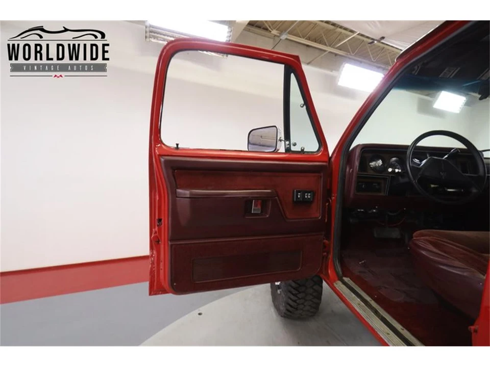 1990 Dodge Ramcharger - Image 24 of 31