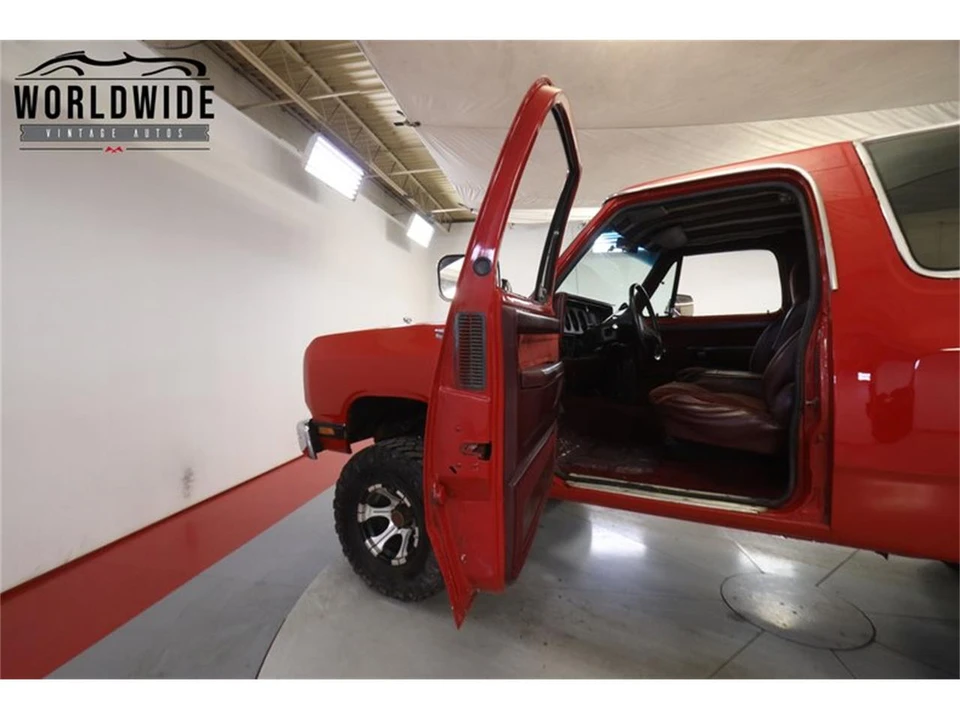 1990 Dodge Ramcharger - Image 22 of 31