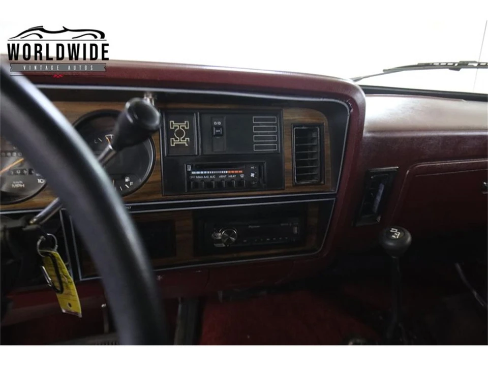 1990 Dodge Ramcharger - Image 28 of 31