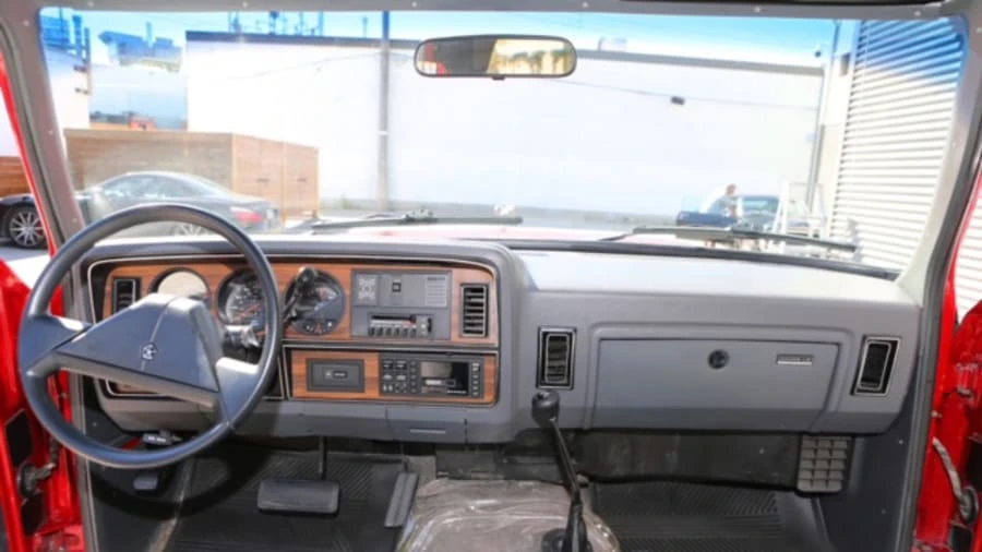 1990 Dodge Ramcharger - Image 8 of 19