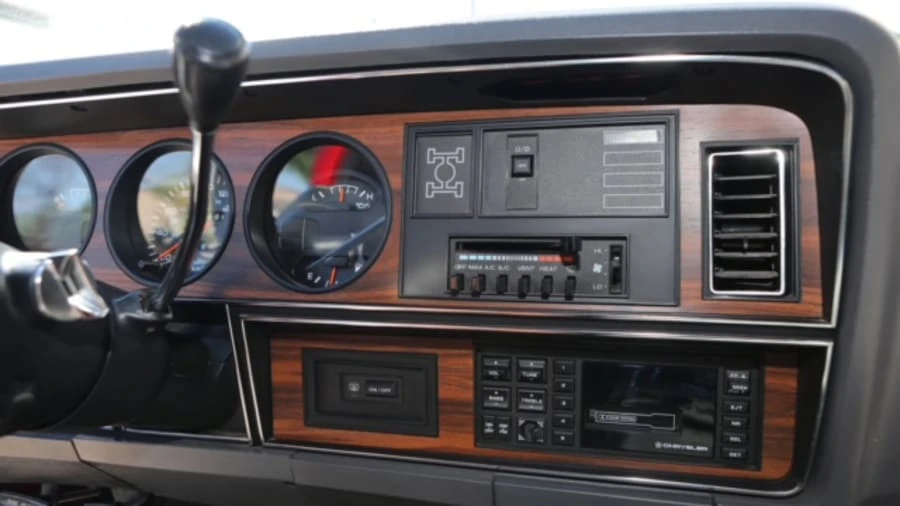 1990 Dodge Ramcharger - Image 12 of 19