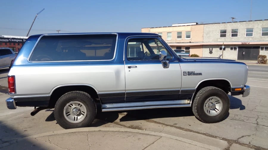 1990 Dodge Ramcharger - Image 2 of 24