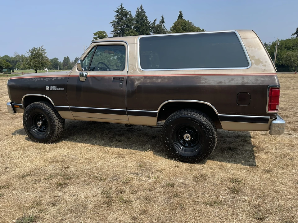 1990 Dodge Ramcharger - Image 13 of 31