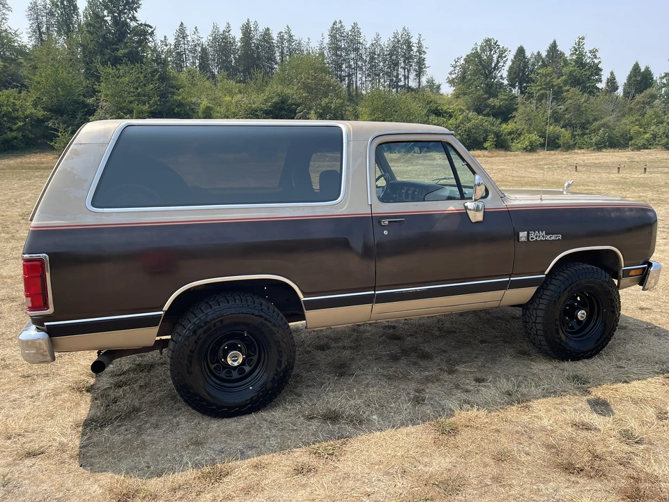 1990 Dodge Ramcharger - Image 25 of 31