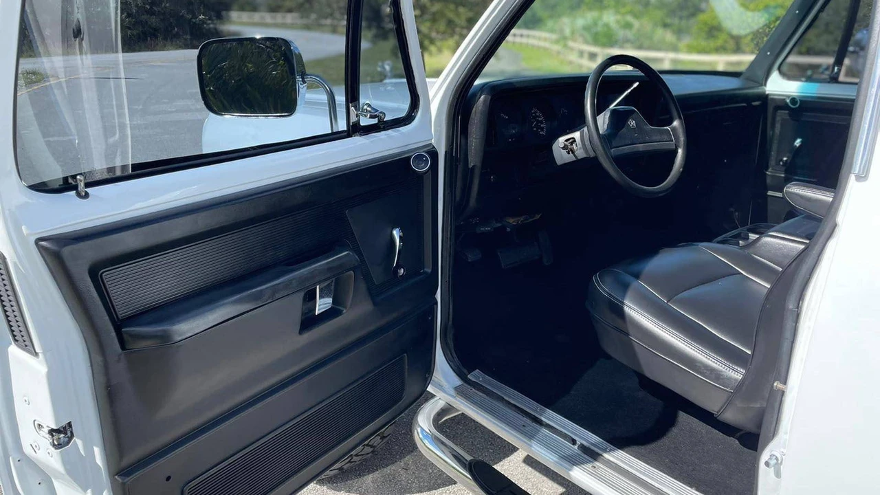 1990 Dodge Ramcharger - Image 4 of 12