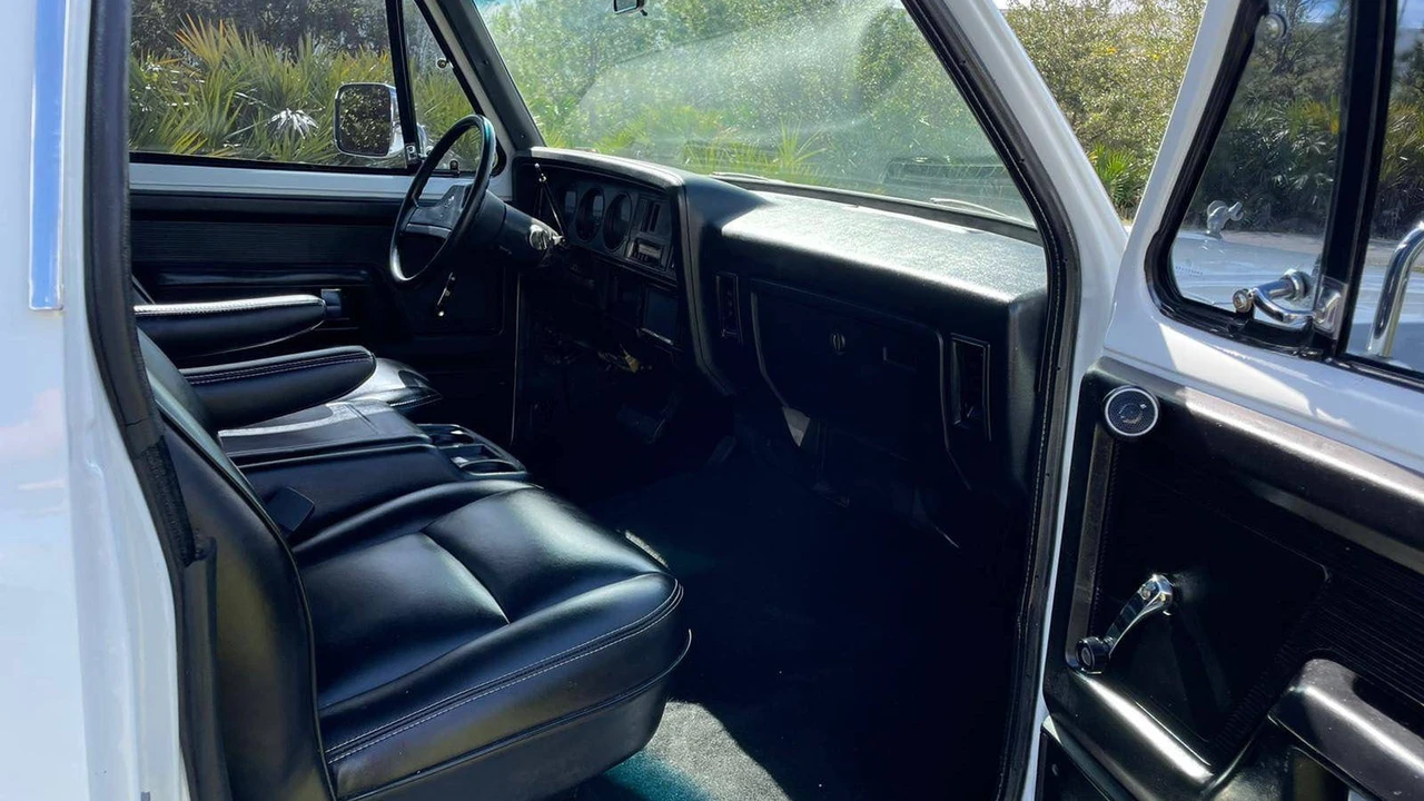 1990 Dodge Ramcharger - Image 6 of 12