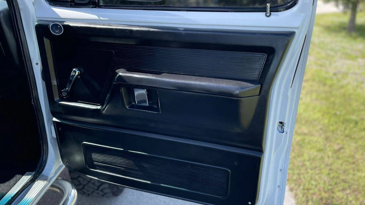 1990 Dodge Ramcharger - Image 7 of 12