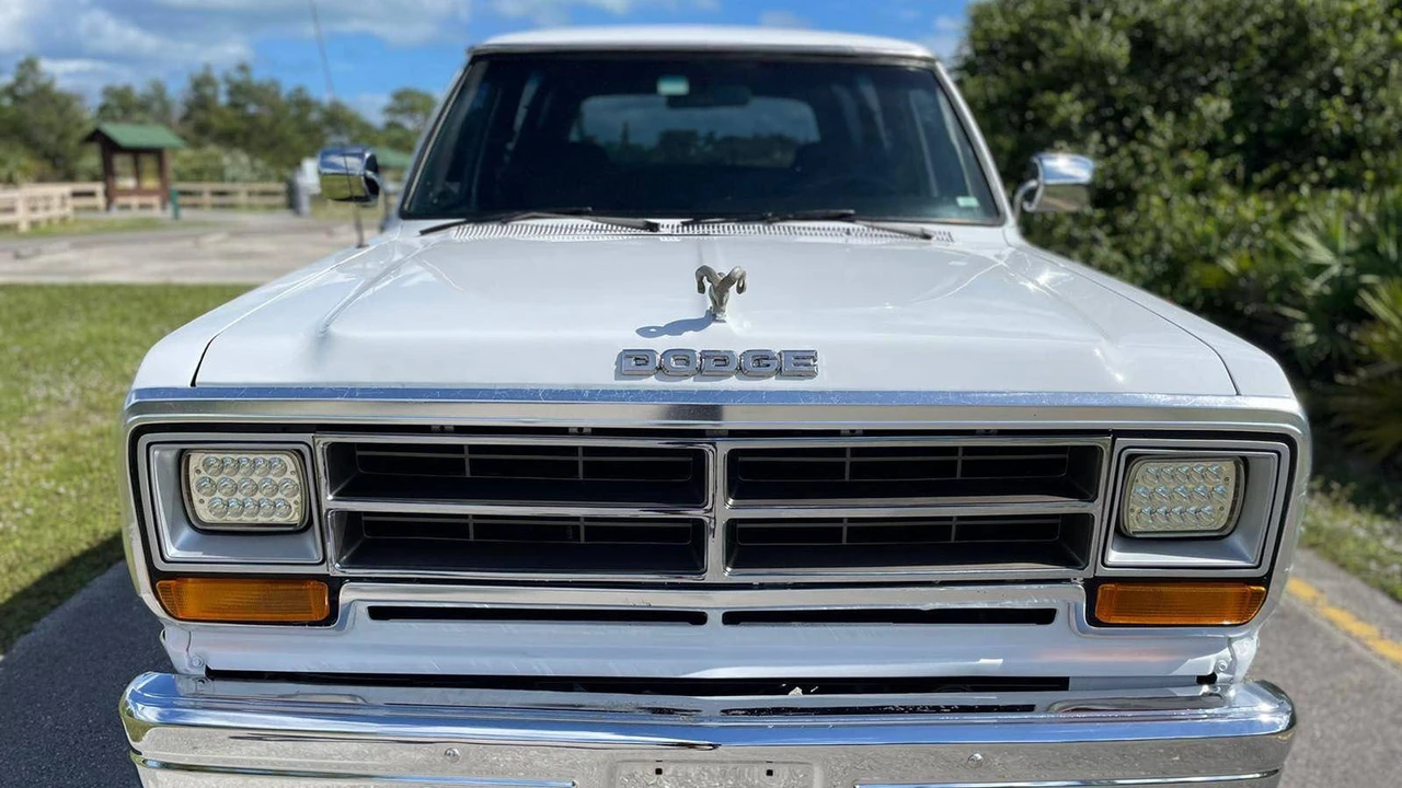 1990 Dodge Ramcharger - Image 9 of 12