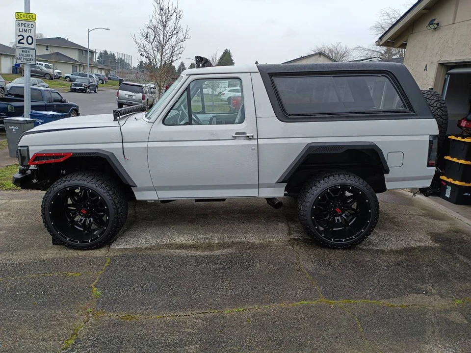 1990 Ford Bronco 4th Gen - Image 2 of 16