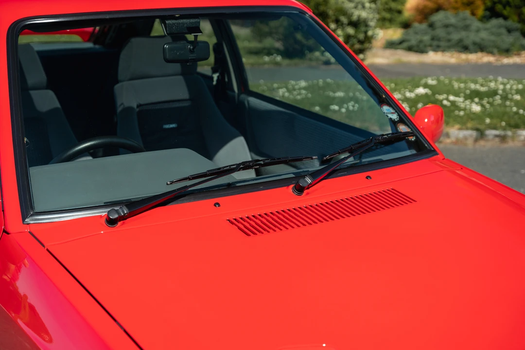 1990 Ford Escort - Image 28 of 31