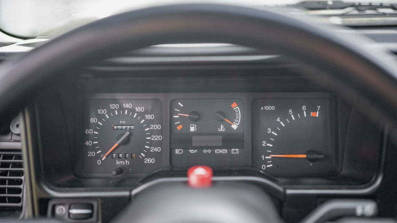 1990 Ford Sierra RS Cosworth - Image 28 of 31