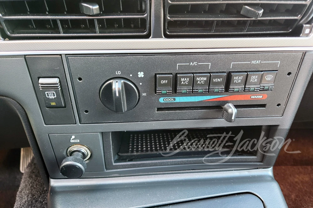 1990 Ford Thunderbird 10th Gen - Image 21 of 31