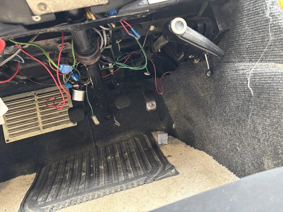 1990 Falcon - Image 25 of 30