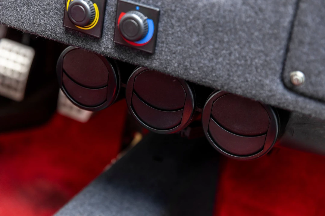 1990 Ferrari F40 - Image 27 of 31
