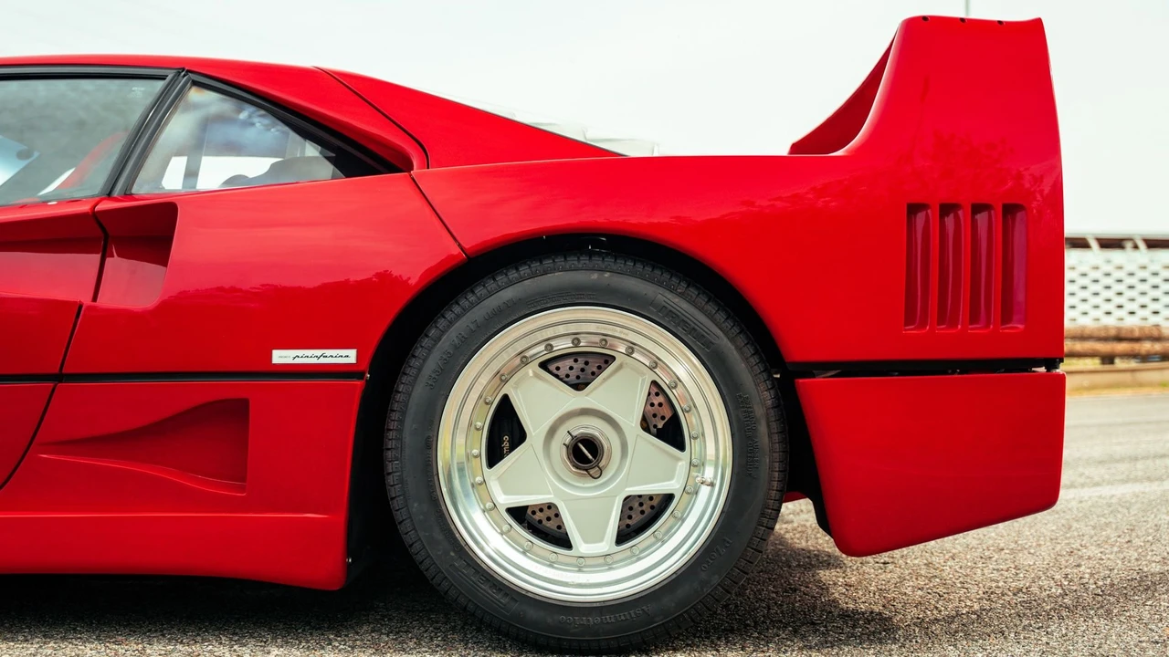 1990 Ferrari F40 - Image 28 of 31