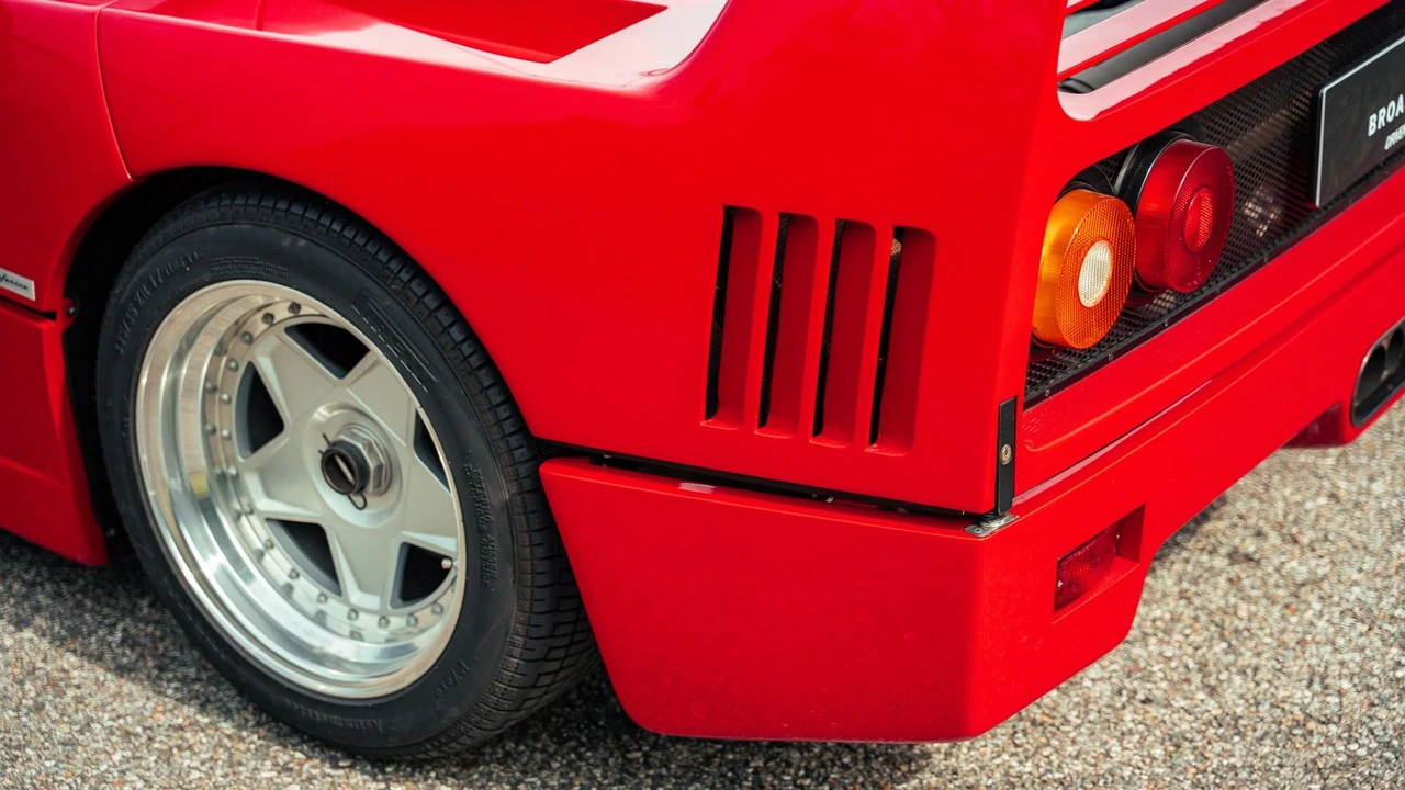 1990 Ferrari F40 - Image 26 of 31