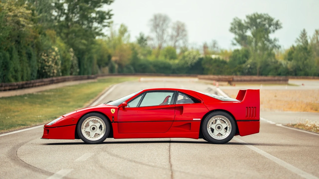1990 Ferrari F40 - Image 2 of 31