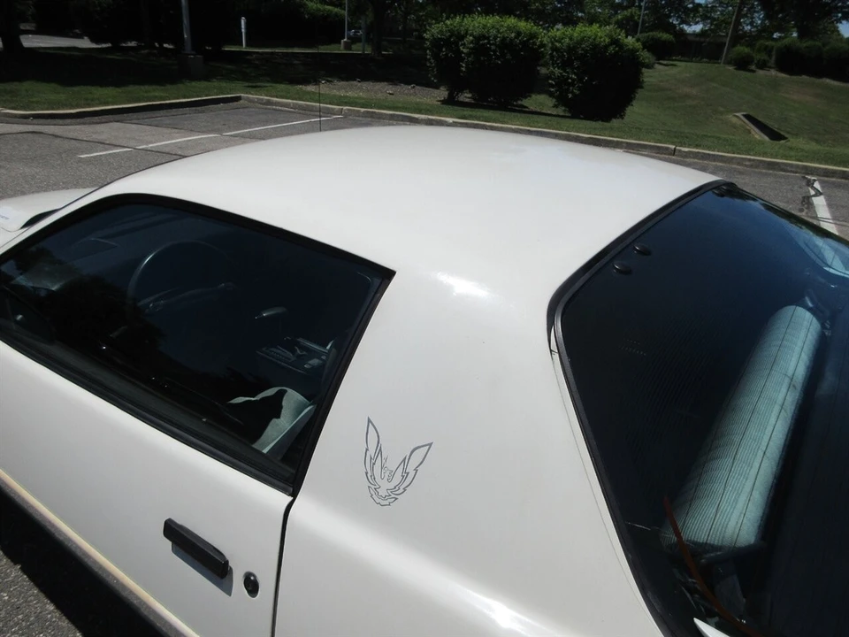 1990 Pontiac Firebird Formula 3rd Gen - Image 18 of 24