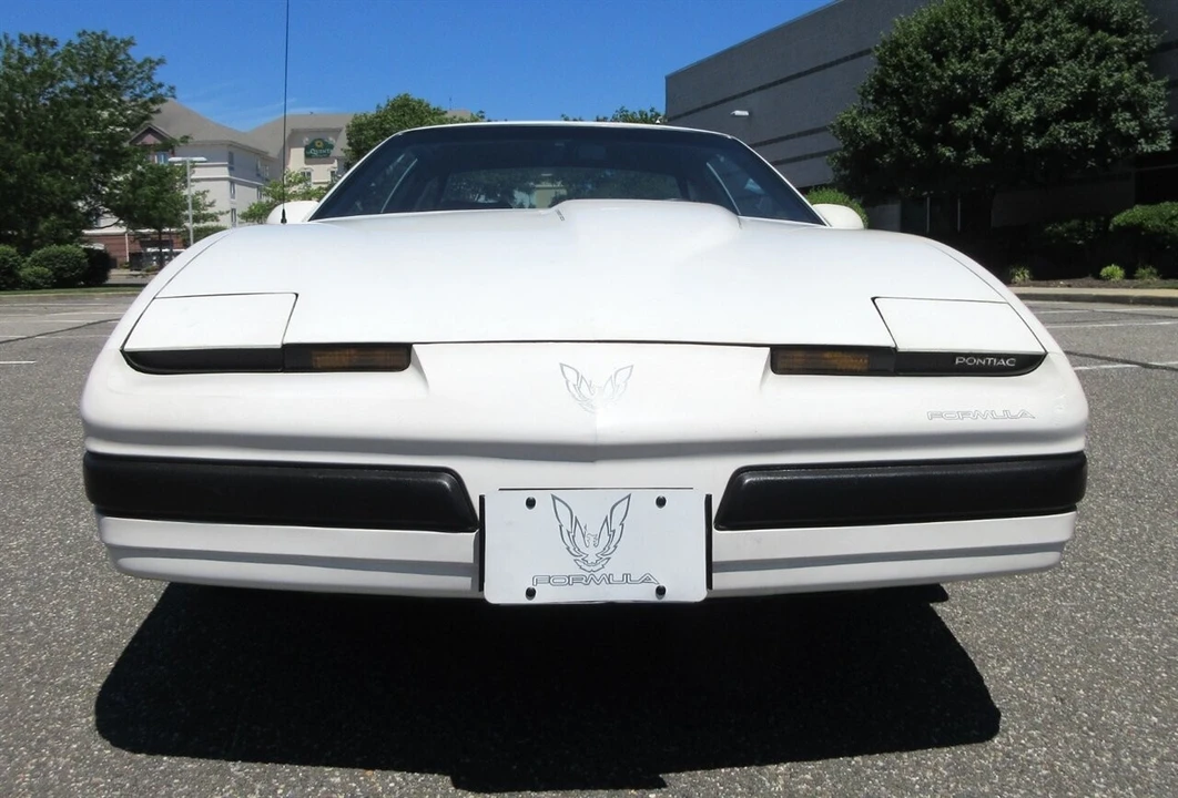 1990 Pontiac Firebird Formula 3rd Gen - Image 13 of 24