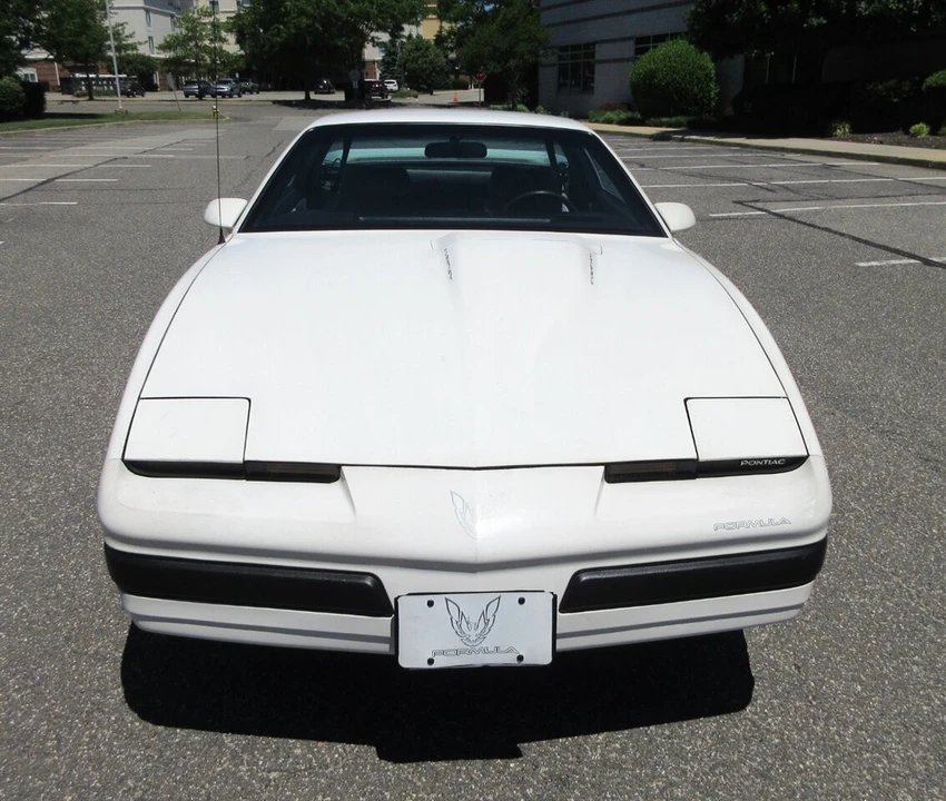 1990 Pontiac Firebird Formula 3rd Gen - Image 11 of 24