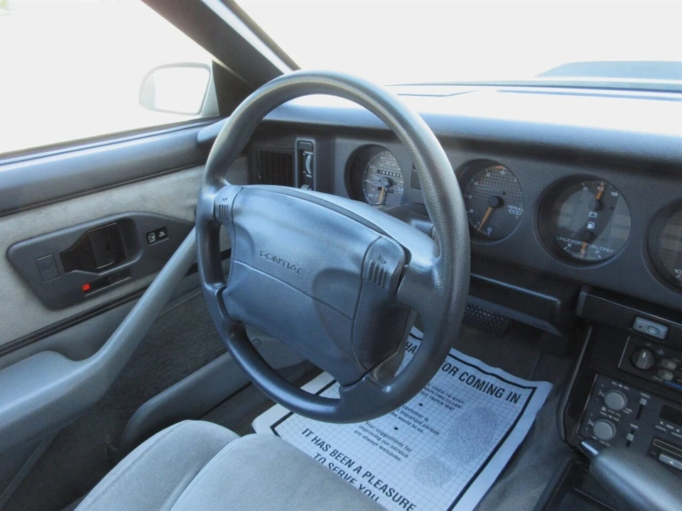 1990 Pontiac Firebird Formula 3rd Gen - Image 23 of 24