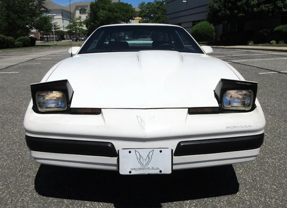 1990 Pontiac Firebird Formula 3rd Gen - Image 15 of 24