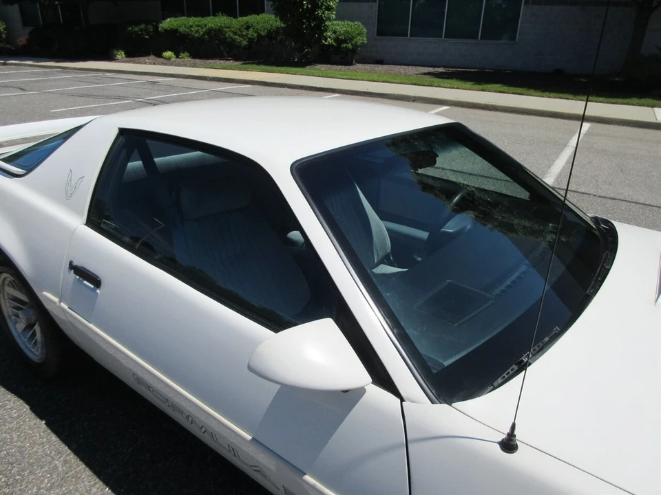 1990 Pontiac Firebird Formula 3rd Gen - Image 16 of 24